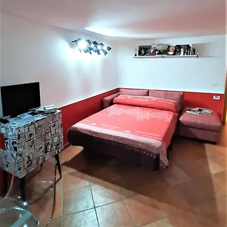 Movie Star With Garden Apartment *