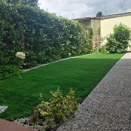 Movie Star With Garden * Florenz